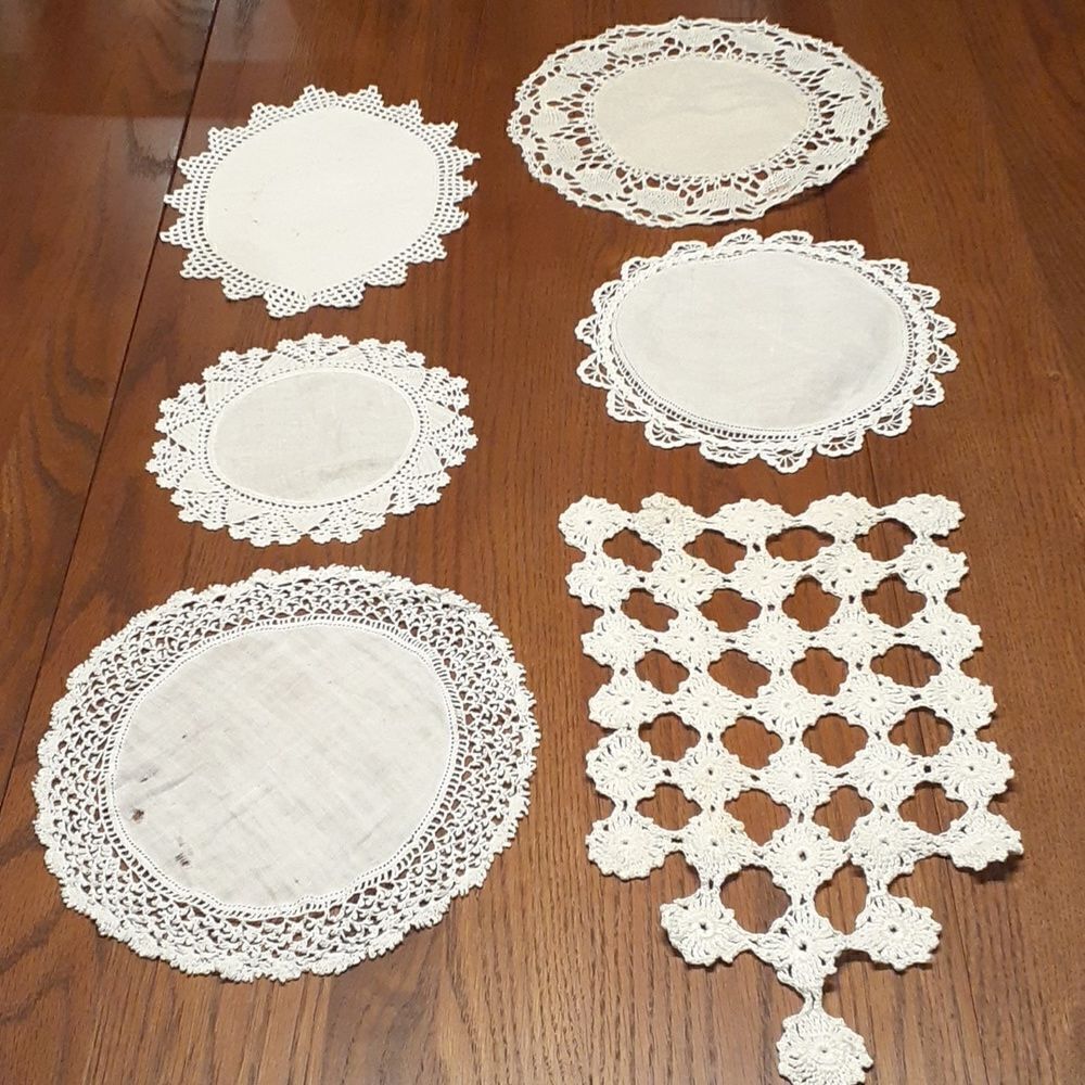 5 pc bundle plus bonus‎ white vintage crocheted/tatted linen & cotton doilys